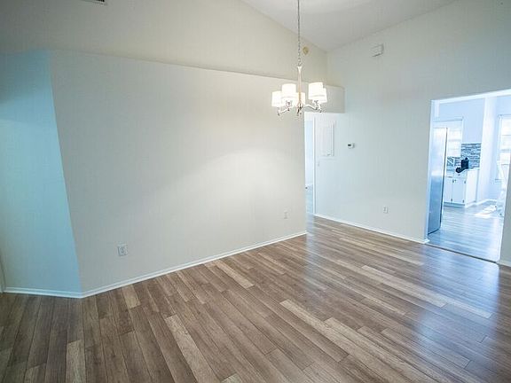 4th image of 2418 Bentley Dr