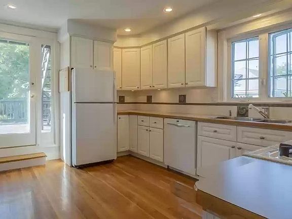 5th image of 193 Lynn Shore Dr Floor 2