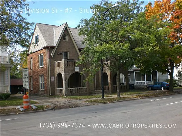 414 S Division St APT 7 photo 1