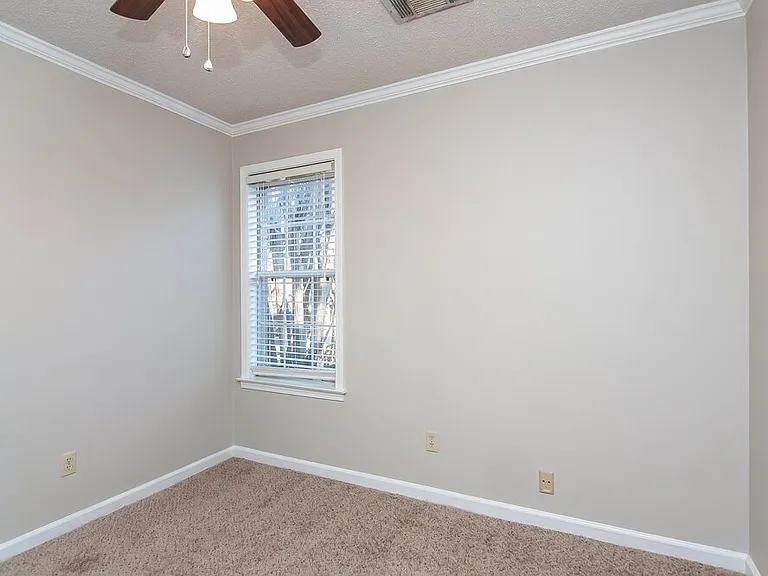 2214 Lake Hill Ct — Photo 9