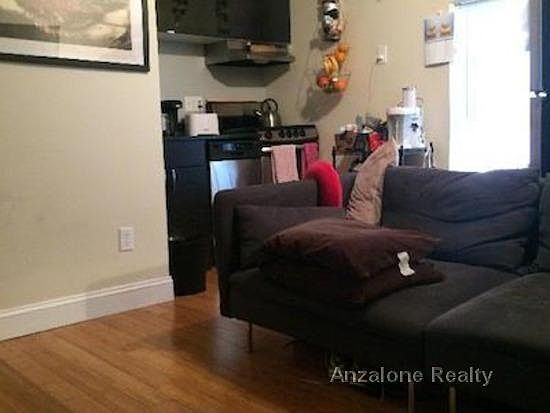 2nd image of 20 Bartlett Pl APT 001