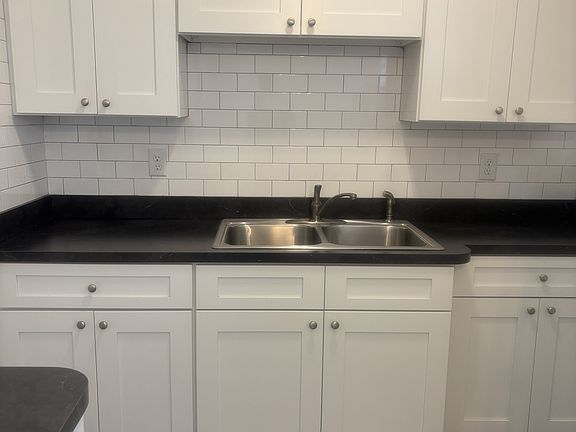 3rd image of 116 W Walnut St APT 2