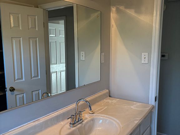 4th image of 306 Hill Ave NW