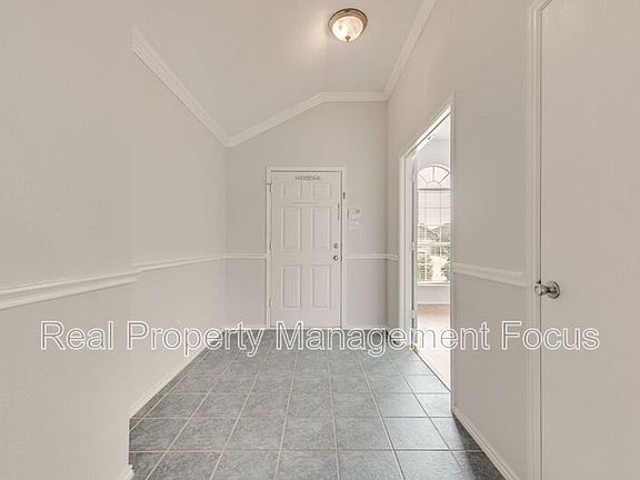 3rd image of 1004 Trickham Dr