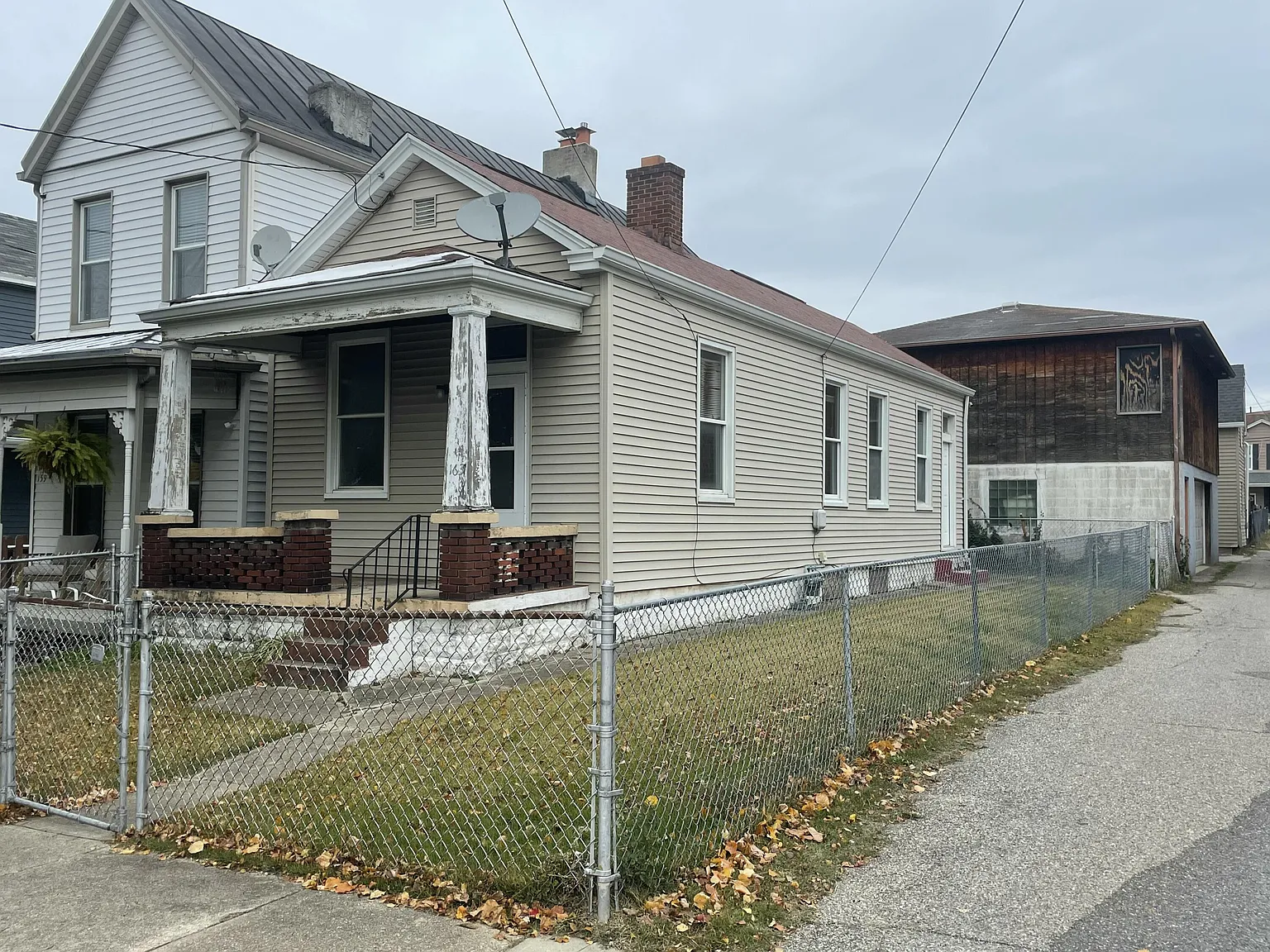163 Ward Ave photo 1