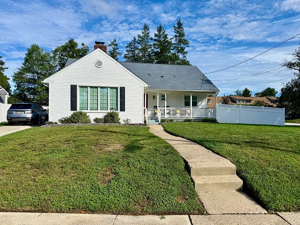 120 N Woodstock Dr
