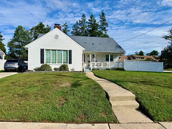 120 N Woodstock Dr, Cherry Hill, NJ 08034