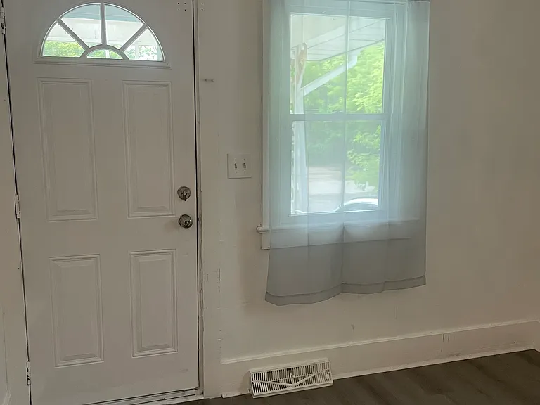 741 Barrie Ave — Photo 5