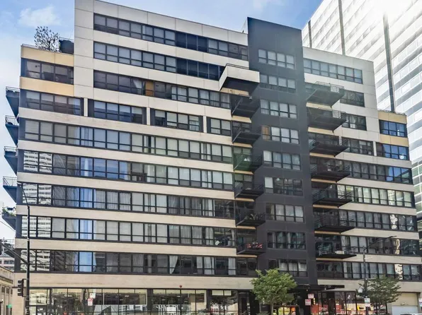 130 S Canal St APT 211, Chicago, IL 60606