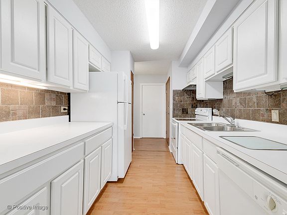 3rd image of 9514 W Lawrence Ave #2402