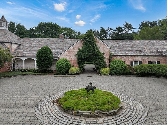 5th image of 60 Piping Rock Road