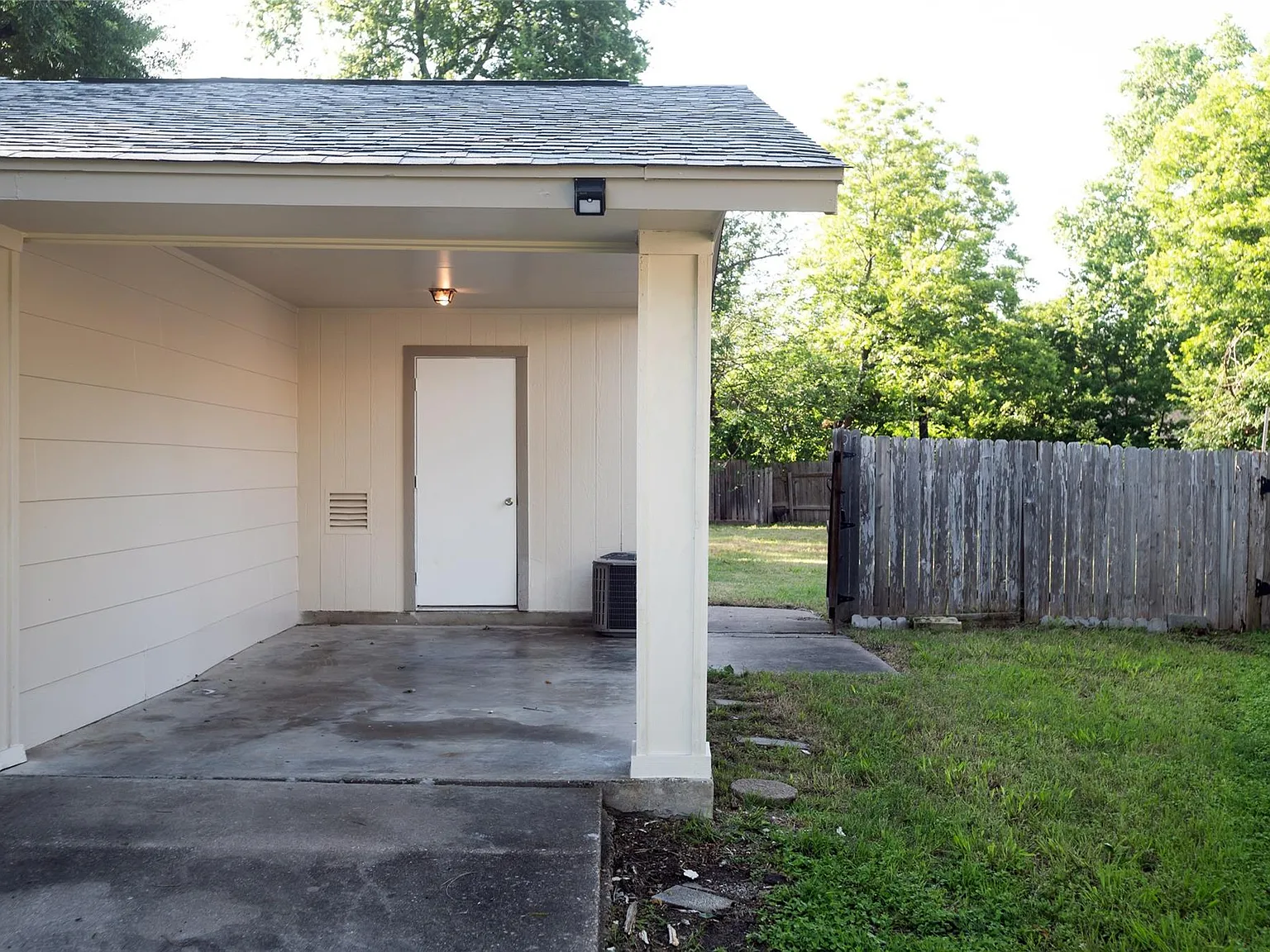 2 bed, 1.0 bath, 1688 sqft, $1,350 — Photo 4