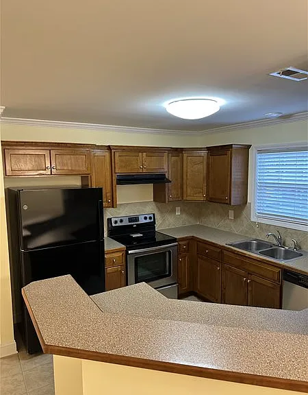 708 E Catawba St — Photo 2