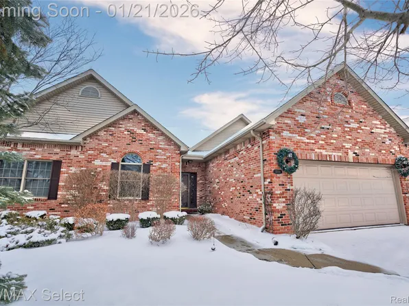 13024 Harbor Landings Dr #3, Fenton, MI 48430