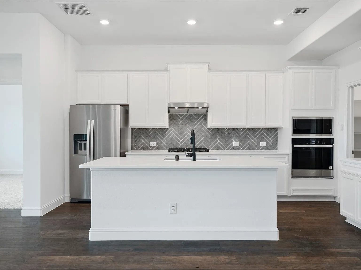 5 bed, 2880 sqft, $3,000 — Photo 3