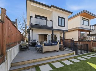 212 E 18th St, North Vancouver, BC V7L 2X6