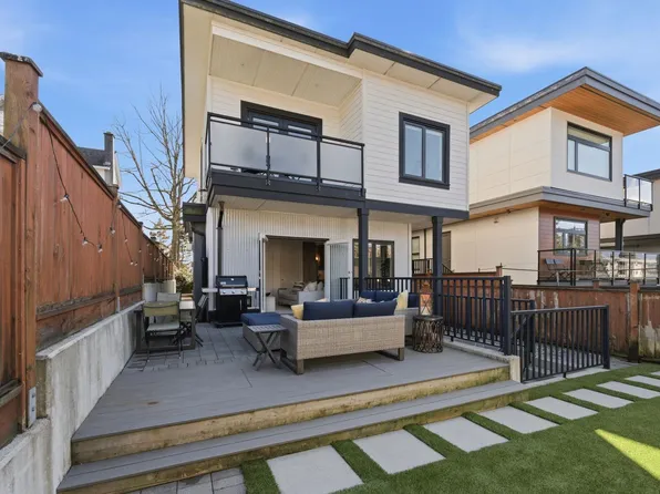 212 E 18th St, North Vancouver, BC V7L 2X6