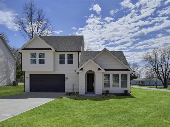 413 W Walnut St, Cleveland, MO 64734