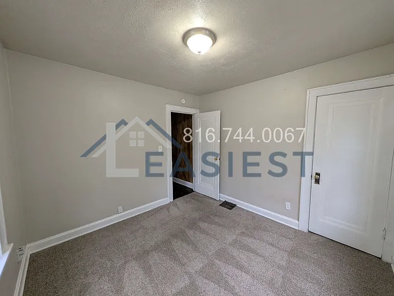 5225 Woodland Ave — Photo 12
