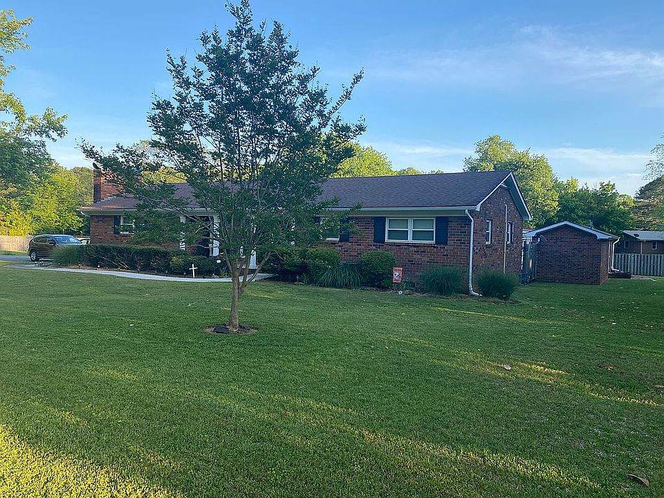1st image of 705 Mimosa Dr NW