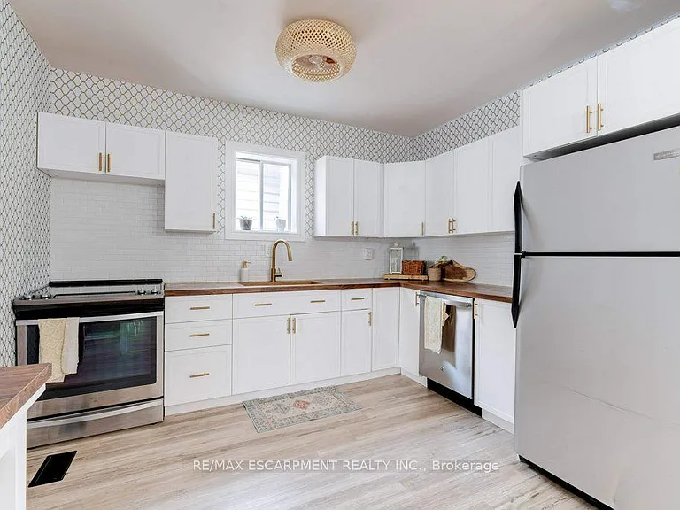 84 E 24th St — Photo 5