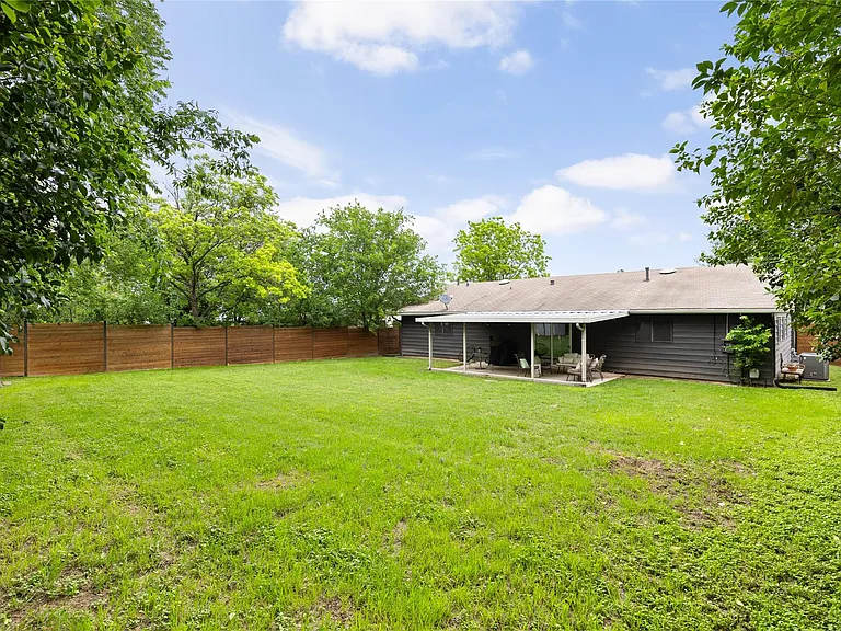 8704 Clarewood Dr — Photo 37