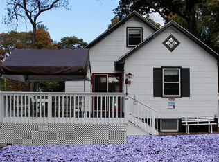 10 Point Dr S, Lake Peekskill, NY 10537