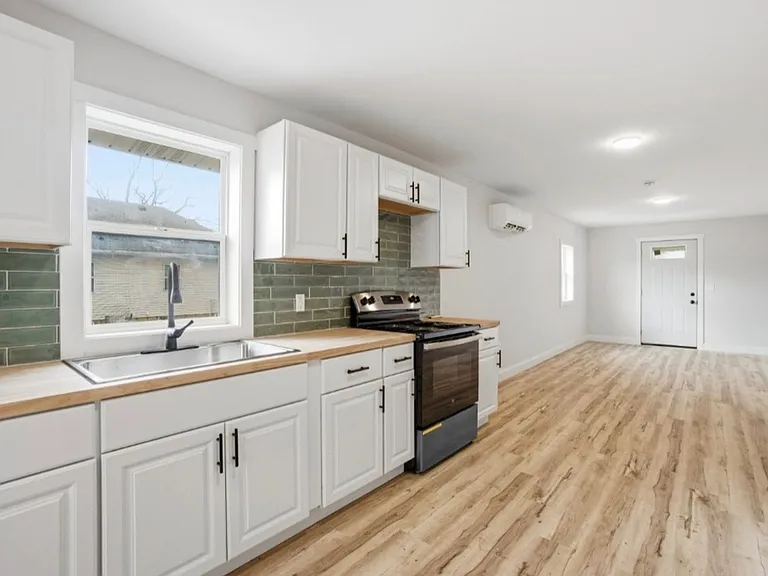 913 W Virginia Ave — Photo 7
