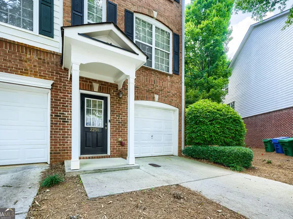 2251 Dillard Xing, Tucker, GA 30084