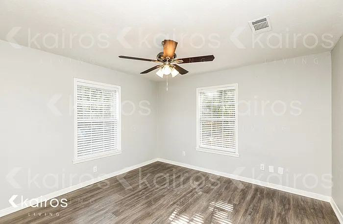 301 NE 32nd St — Photo 8