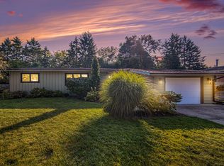 30 Sycamore Dr, Chelsea, MI