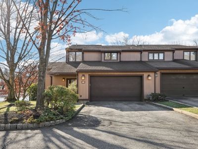 16 Ponds Cir, Wayne, NJ, 07470