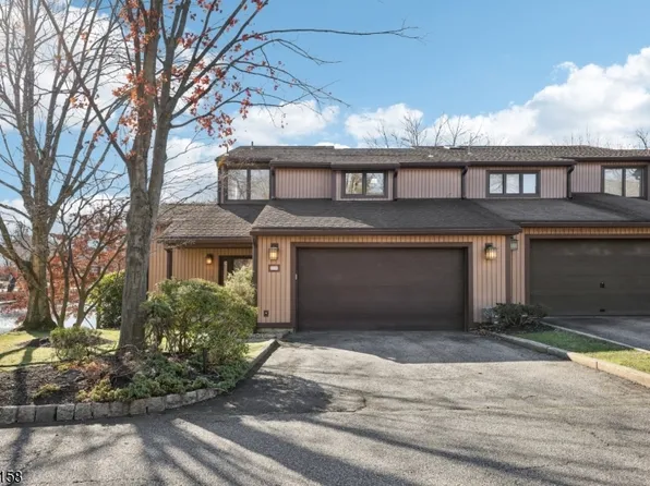 16 Ponds Cir, Wayne Twp., NJ 07470