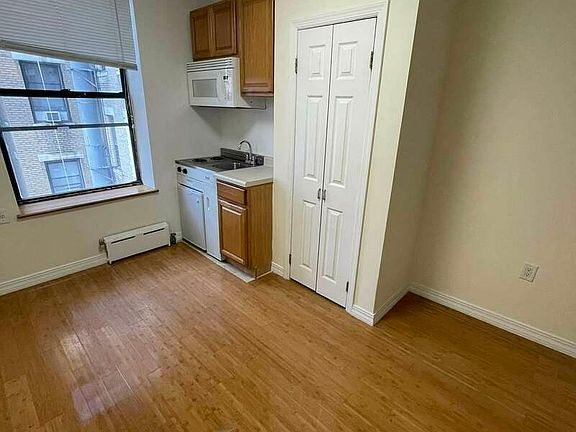 3rd image of 216 W 100th St APT 527