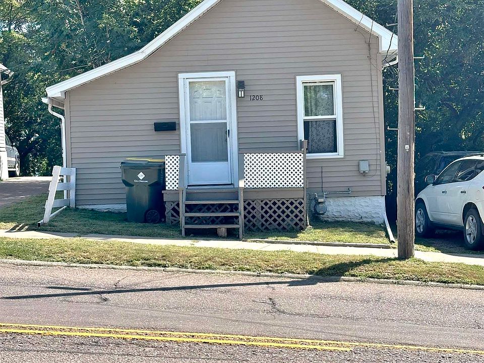 2nd image of 1208 Floyd Blvd