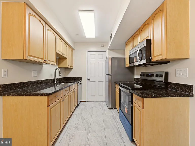 2505 McVeary Ct #11D — Photo 9
