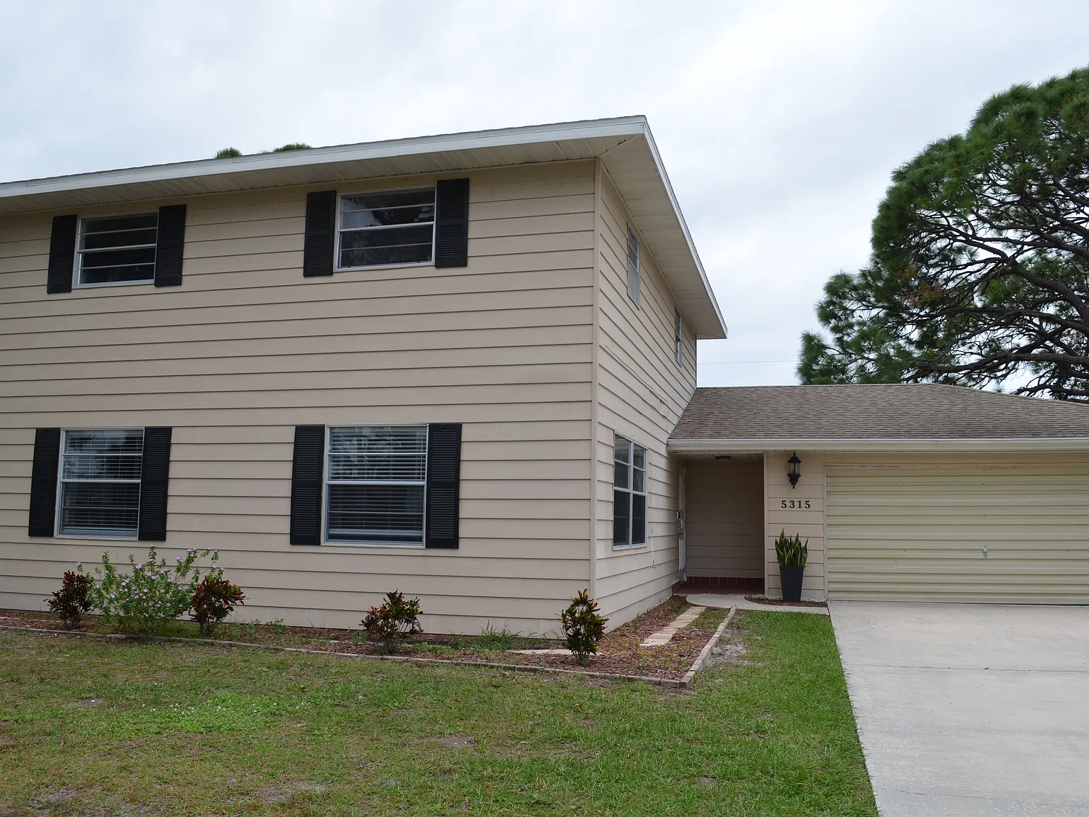 4 bed, 2105 sqft, $2,500 — Photo 2
