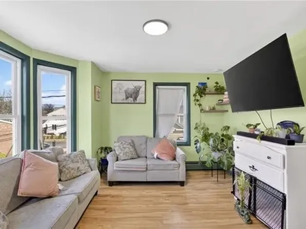 9 Cobb St, East Providence, RI