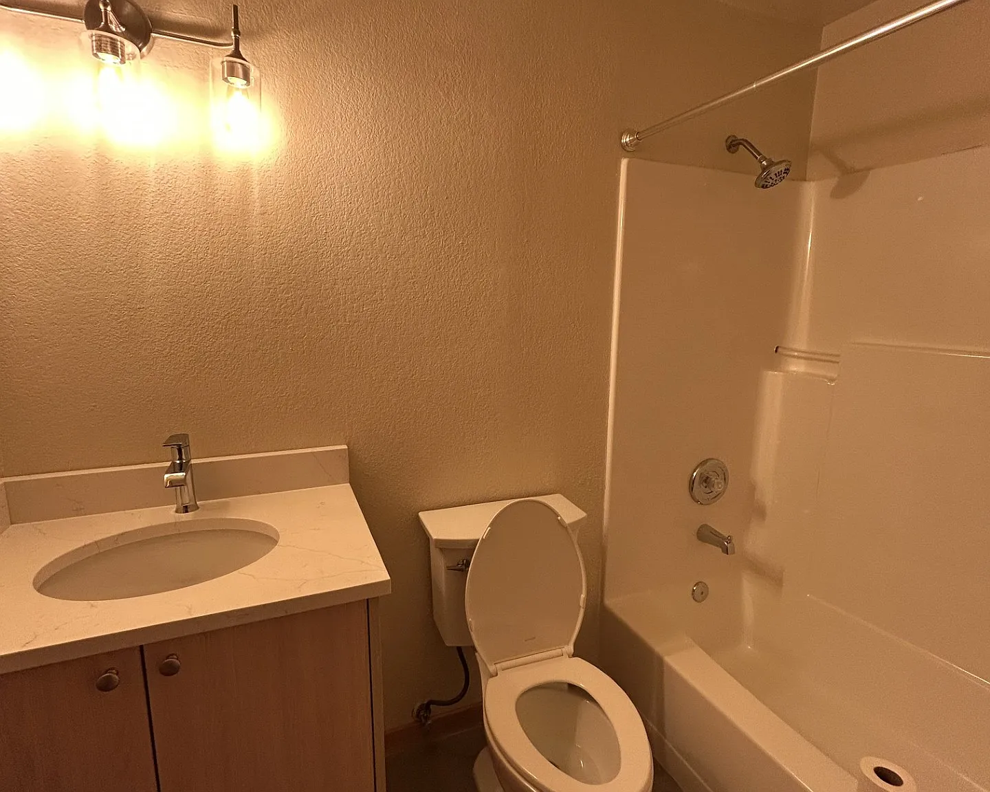 2 bed, 900 sqft, $2,000 — Photo 3
