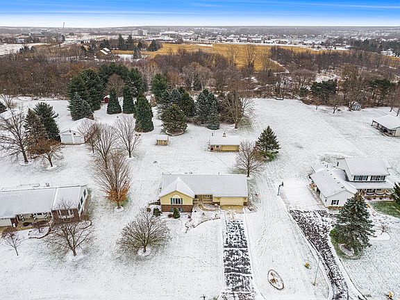 3rd image of 6510 Sunflower Dr SW