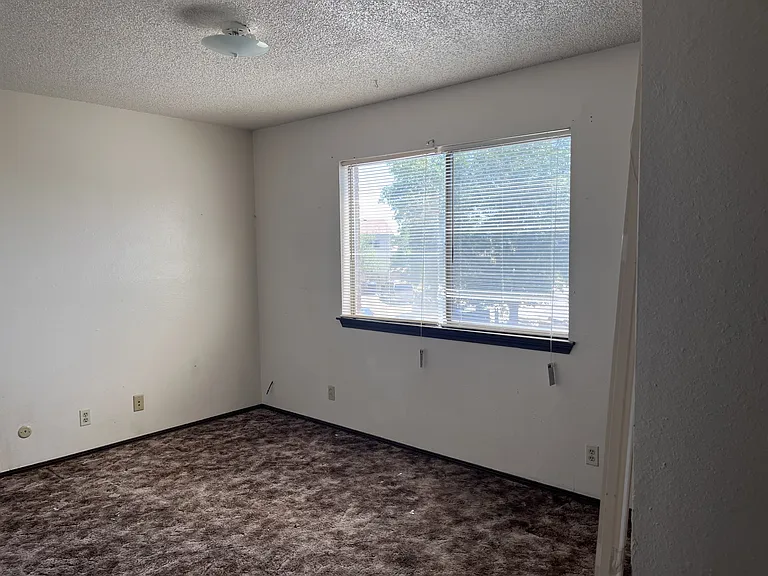 404 Rainbow Ct SE #A — Photo 2