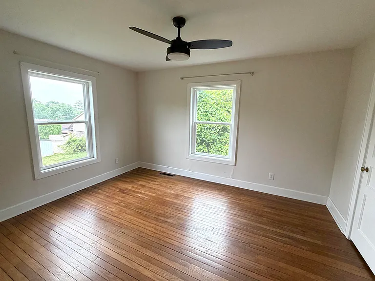 114 Beck St — Photo 8