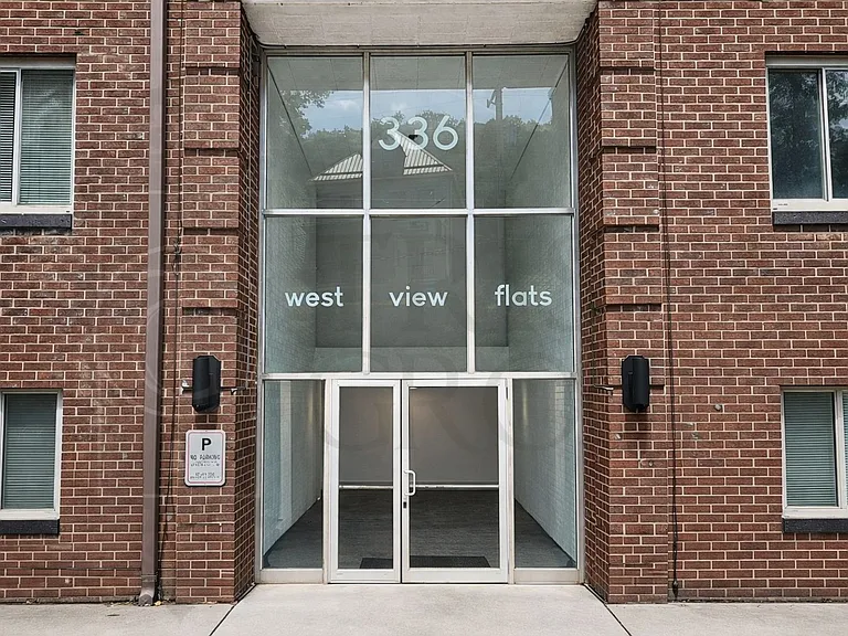 Avail Sept 30th: 2BR Apt in North Hills School District AC, Parking, Pets OK! — Photo 7