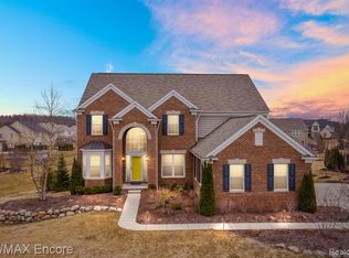 4459 Middlesboro Rd, Clarkston, MI 48348