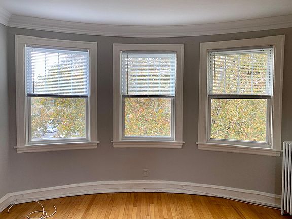 3rd image of 5501 N Sawyer Ave #3N