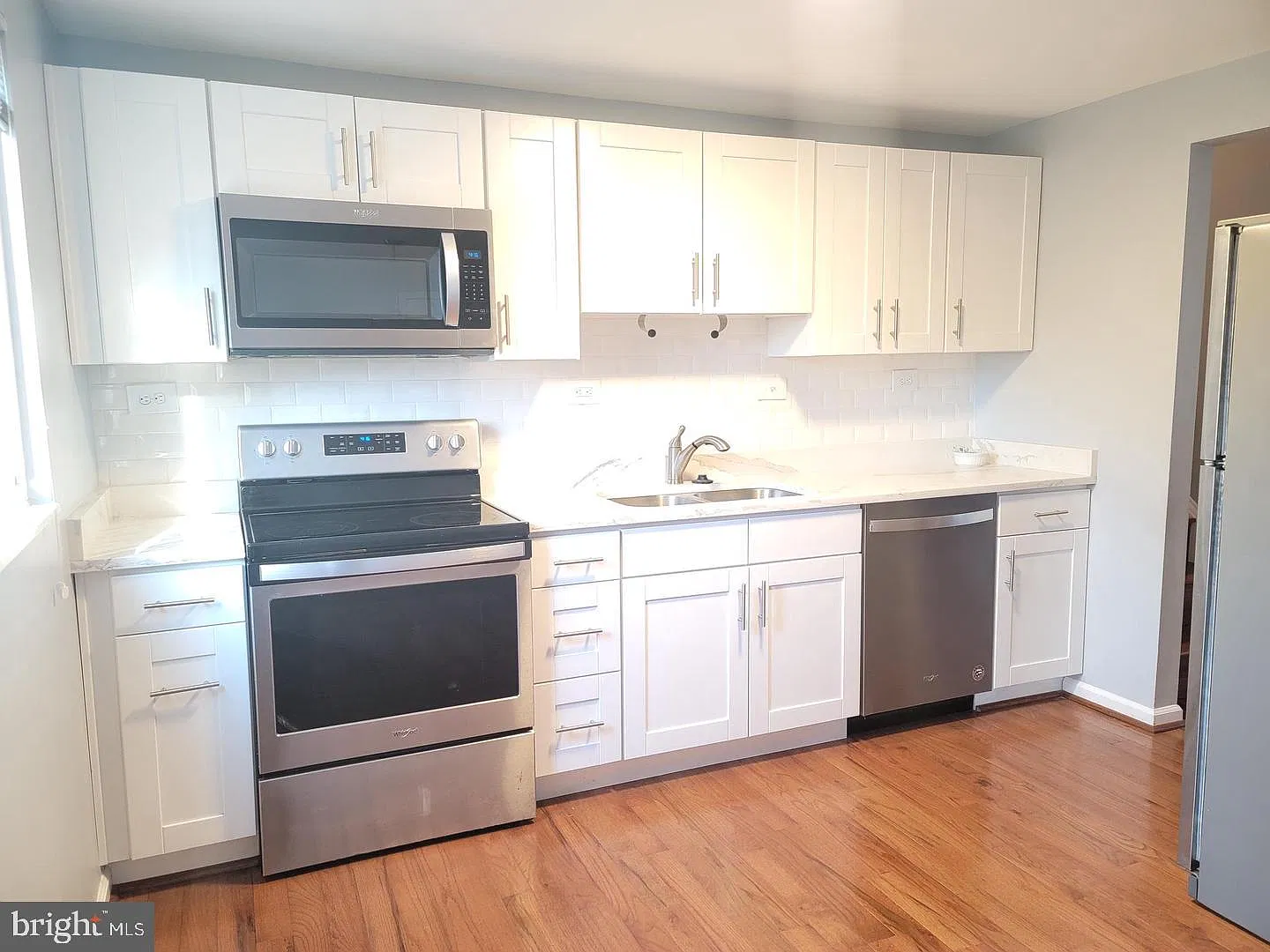 3 bed, 2.0 bath, 1240 sqft, $2,850 — Photo 3