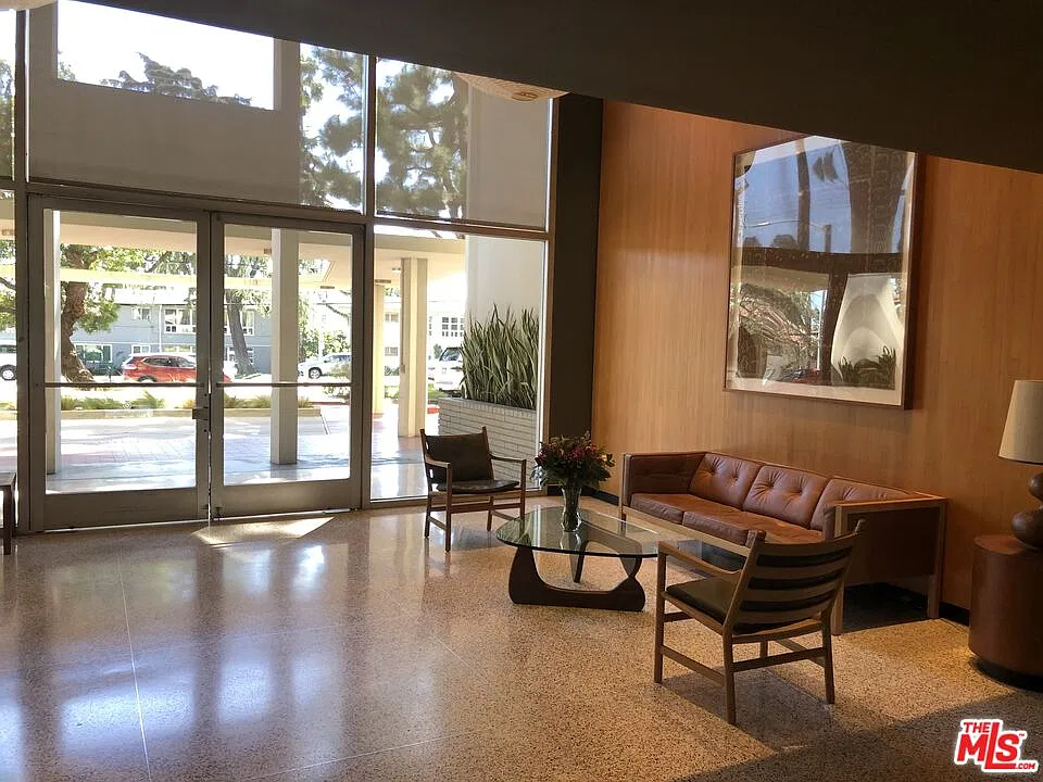 4411 Los Feliz Blvd #303