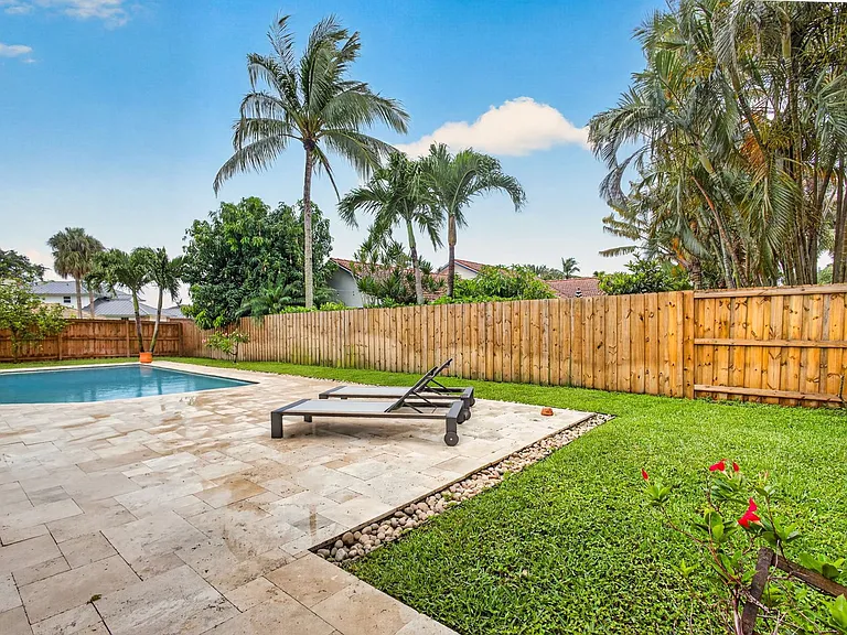 12897 La Rochelle Cir — Photo 69