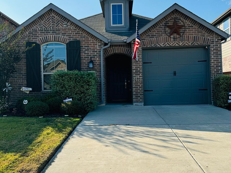 1st image of 3917 Spencer Ln