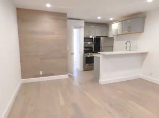120 S Canon Dr APT 4, Beverly Hills, CA 90212